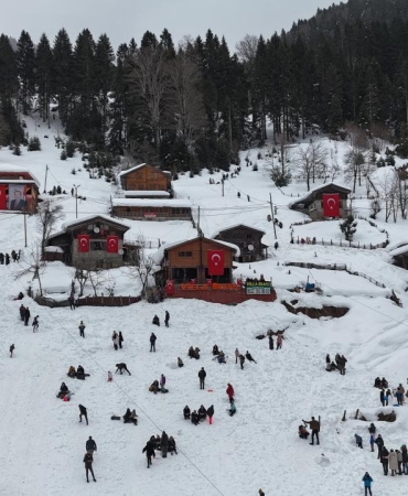 Rize'de 18. Kardan Adam Kış Festivali başladı