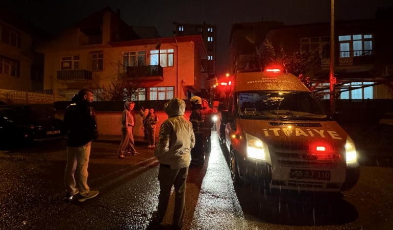 Samsunda evdeki yangında dumandan etkilenen 2 kişi hastaneye kaldırıldı
