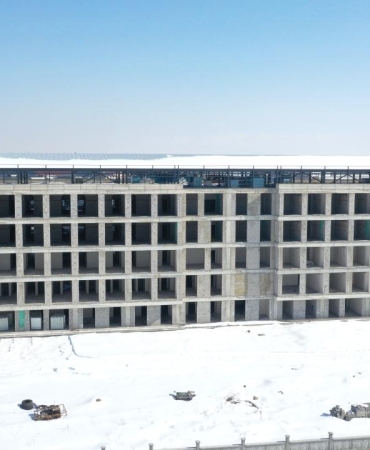 Sismik izolatörlerin kullanıldığı 270 yataklı hastanede sona doğru