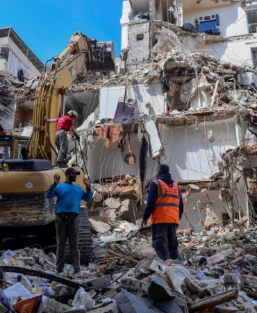 Soykırımcı İsrail ordusu, Lübnan'ın işgal ettiği beldelerdeki evleri yıkmayı sürdürüyor