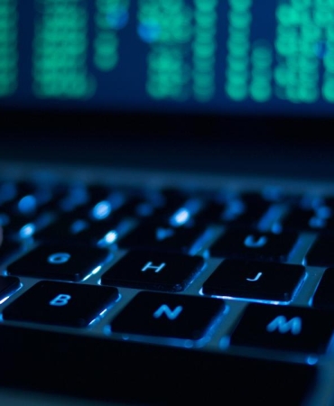 Suç içerikli paylaşım yaptığı gerekçesiyle yakalanan 16 zanlı tutuklandı