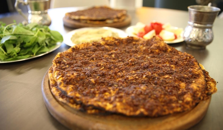 Taklit ve hileli gıda listesi güncellendi: Lahmacun harcında kanatlı etine rastlandı