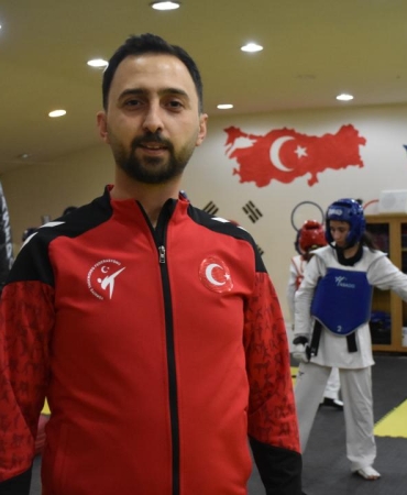 Tekvandocu polis geleceğin şampiyonlarını yetiştiriyor