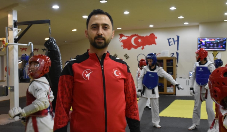 Tekvandocu polis geleceğin şampiyonlarını yetiştiriyor
