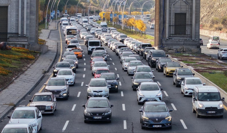 Trafiğe kaydedilen taşıtların yarısı 4 şehirde yer alıyor