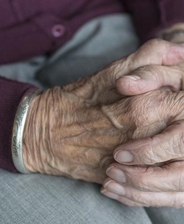 Türkiye'de yaklaşık 1,8 milyon yaşlı tek başına yaşıyor