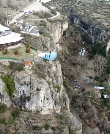 Türkiye'nin ilk cam seyir terasına ziyaretçi akını