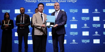 Türkiye'ye yatırım yapan 22 firmanın temsilcisine Turkuaz Kart verildi