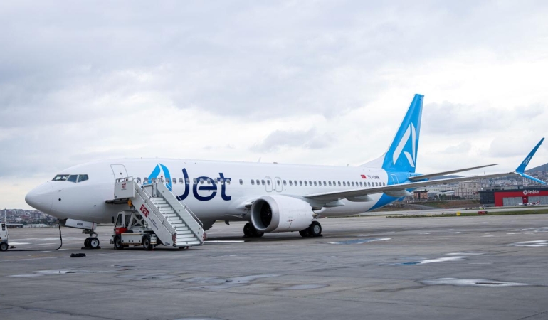 Uçakta canlı bomba şakası yapan yolcuya hapis cezası