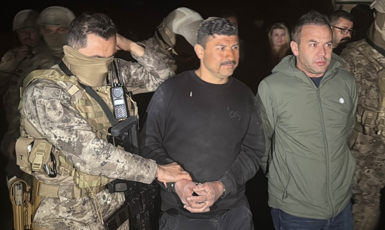 Uşak'ta ihbara giden polise ateş açıldı