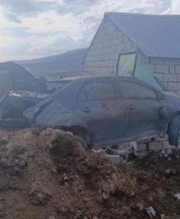 Van'da kontrolden çıkan otomobil duvara çarptı: 1 yaralı