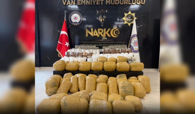 Van'da uyuşturucu operasyonu: 240 kilo uyuşturucu ele geçirildi