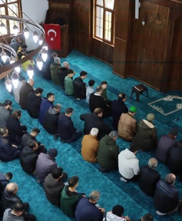 Yeniden inşa edilen Gazze Şehitleri Camii ibadete açıldı