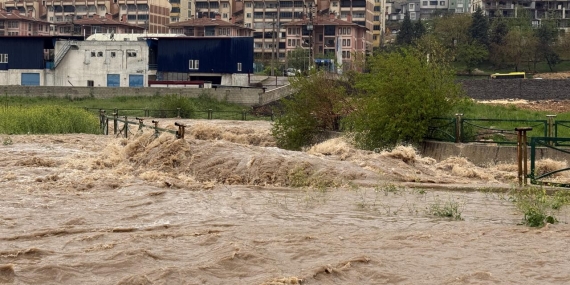 AFAD: Fırtına ve yağışlarda 2 kişi yaşamını yitirdiğini, 33 kişi yaralandı