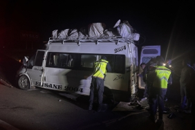 Aksaray'da minibüs ile tır çarpıştı: 12 yaralı
