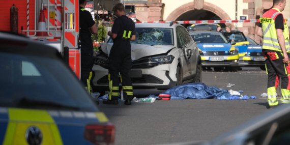 Almanya'da bir araç, yayaların arasına daldı: 2 ölü, 8 yaralı