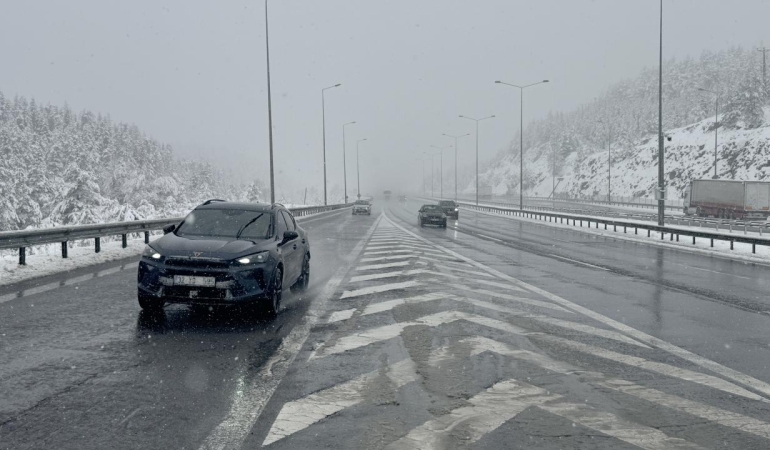 Anadolu Otoyolu'nun Ankara kesiminde kar yağışı