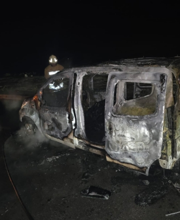 Araç seyir halindeyken yandı, sürücü son anda kurtuldu