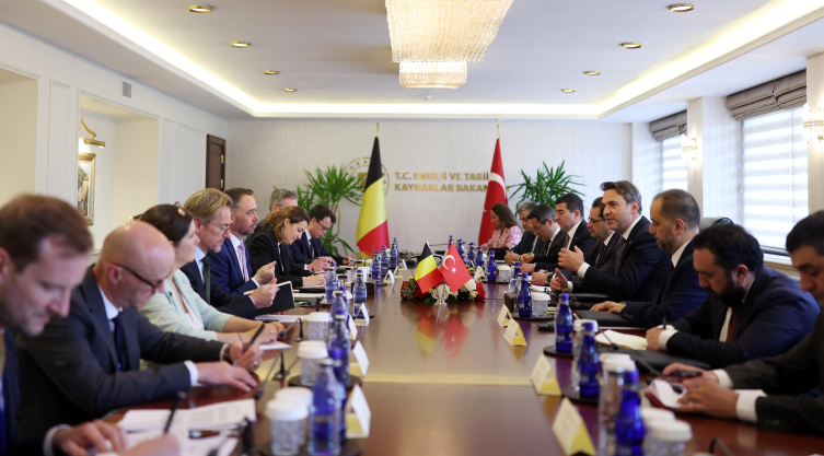 Bakan Bayraktar, Türkiye'nin enerji vizyonunu Belçikalı şirket temsilcileriyle paylaştı