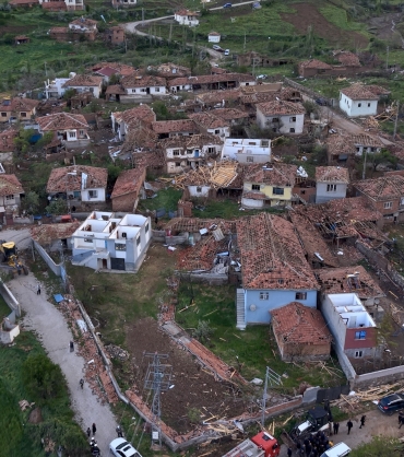 Çorum'da hortum: Evler hasar gördü, 5 kişi yaralandı