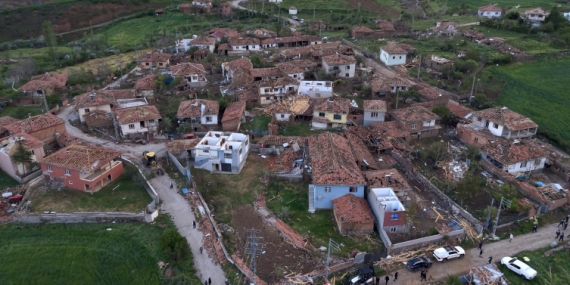Çorum’da hortum: Evler hasar gördü, 5 kişi yaralandı