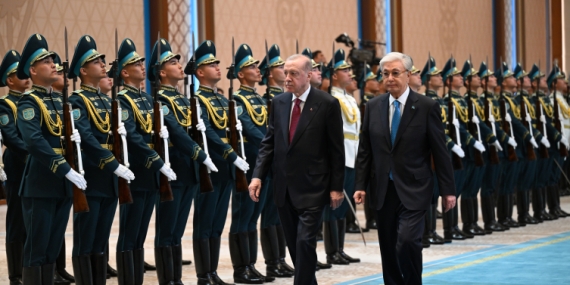 Cumhurbaşkanı Erdoğan, Kazakistan'da resmi törenle karşılandı