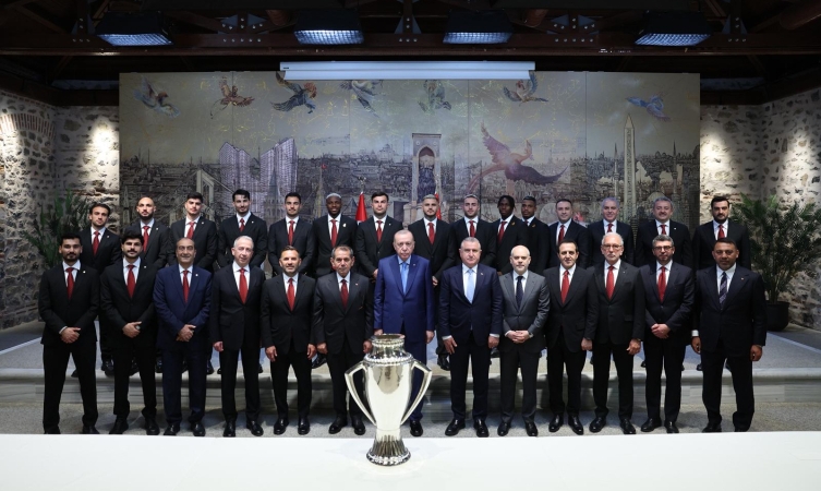 Cumhurbaşkanı Erdoğan, Süper Lig şampiyonu Galatasaray'ı kabul etti
