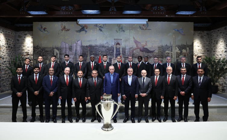 Cumhurbaşkanı Erdoğan, Süper Lig şampiyonu Galatasaray'ı kabul etti