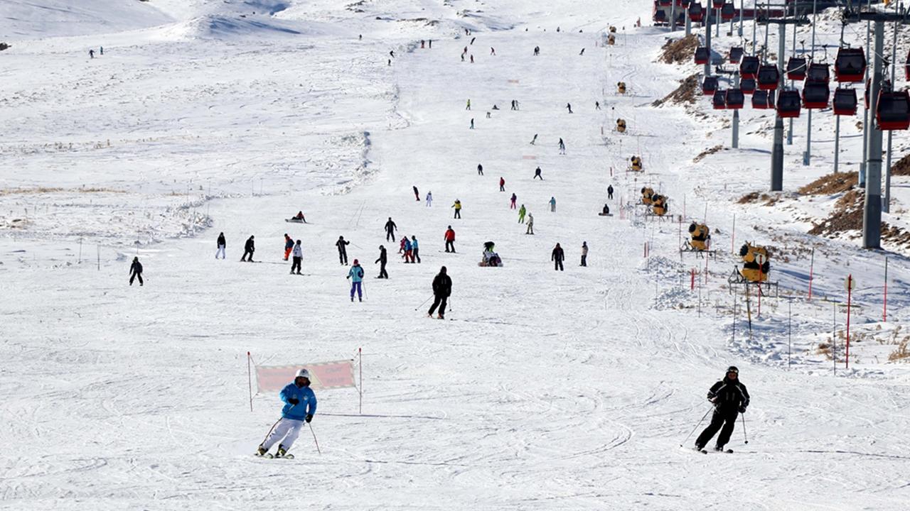 Erciyes Kayak Merkezi, bu sezon 3 milyon 300 bin ziyaretçiyi ağırladı