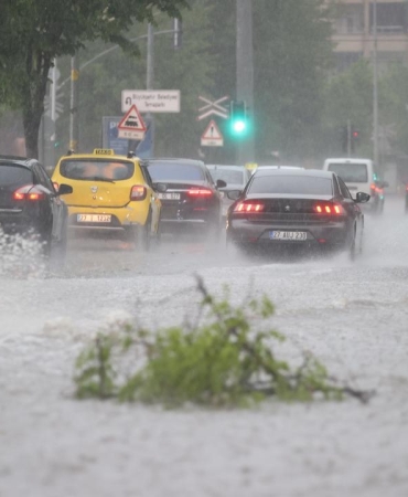 Gaziantep ve Şanlıurfa'da eğitime 'fırtına' engeli