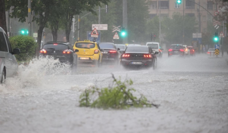 Gaziantep ve Şanlıurfa'da eğitime 'fırtına' engeli