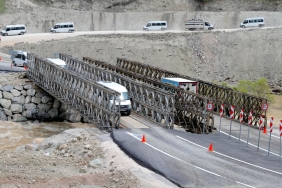 HakkariVan kara yolunda ikinci panel köprü trafiğe açıldı