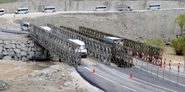 HakkariVan kara yolunda ikinci panel köprü trafiğe açıldı