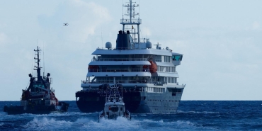 Hantavirüs vakalarının olduğu yolcu gemisi Tenerife'den ayrılarak Rotterdam'a hareket etti