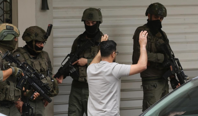 İşgalci İsrail ordusu Batı Şeria'da 4 Filistinliyi yaraladı, 2 Filistinliyi gözaltına aldı