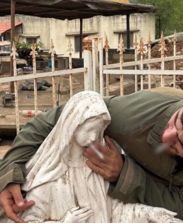 İşgalci İsrailli askerleri bu kez de Meryem Ana heykelini tahrip etti