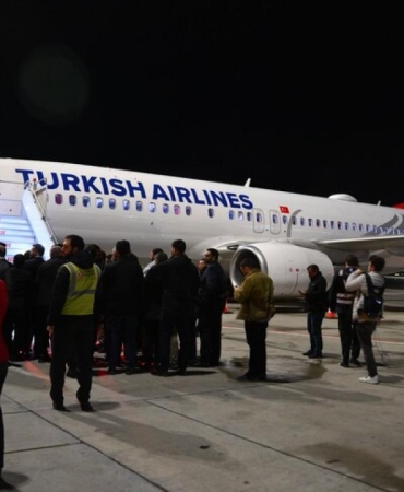 İsrail'in alıkoyduğu Türk aktivistler yurda döndü