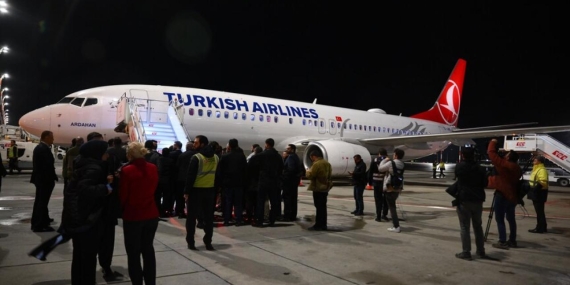 İsrail'in alıkoyduğu Türk aktivistler yurda döndü