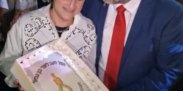 İsrailli Bakan, Filistinlilere idam yasasına atıfla yağlı urgan resimli pastayla doğum gününü kutladı