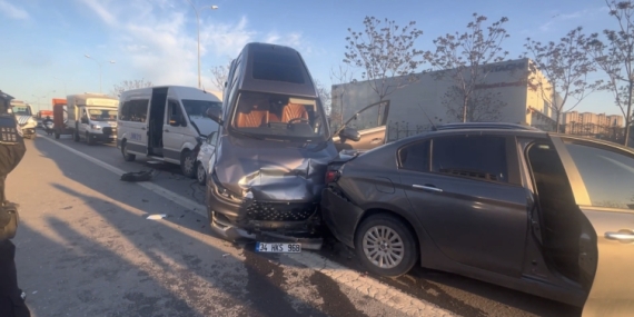 İstanbul'da 4 araç zincirleme kaza yaptı