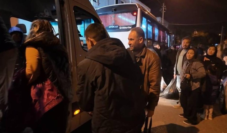 İzmir açıklarında 43 düzensiz göçmen kurtarıldı