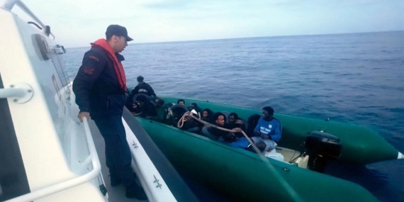 İzmir’de 26 düzensiz göçmen yakalandı