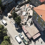 Küçükçekmece'de yıkım sırasında bina çöktü
