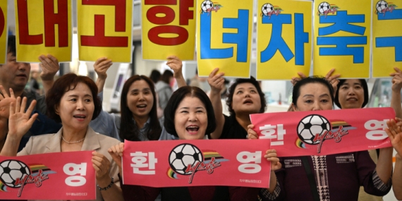 Kuzey Koreli futbolcular 7 yıl sonra ilk kez Güney Koreye geldi