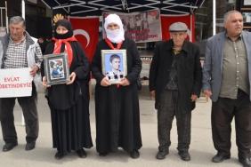 Muşlu aileler evlat nöbetini sürdürdü