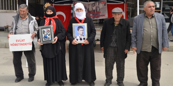 Muşlu aileler evlat nöbetini sürdürdü