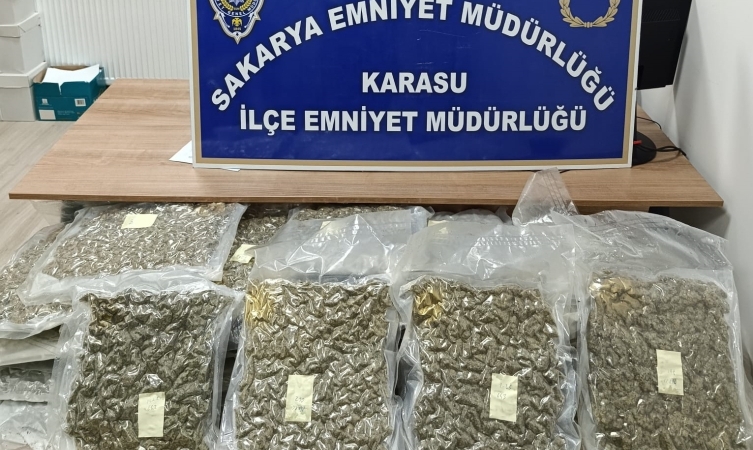 Sahile vuran çantadan uyuşturucu çıktı