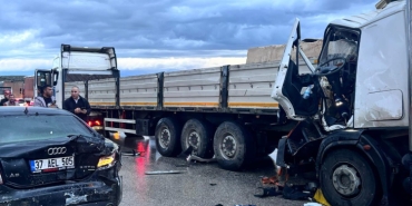 TAG Otoyolu'nda zincirleme trafik kazası: 1'i ağır 5 yaralı