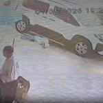 Terliğini almak için aracın altına giren çocuk ezilmekten son anda kurtarıldı