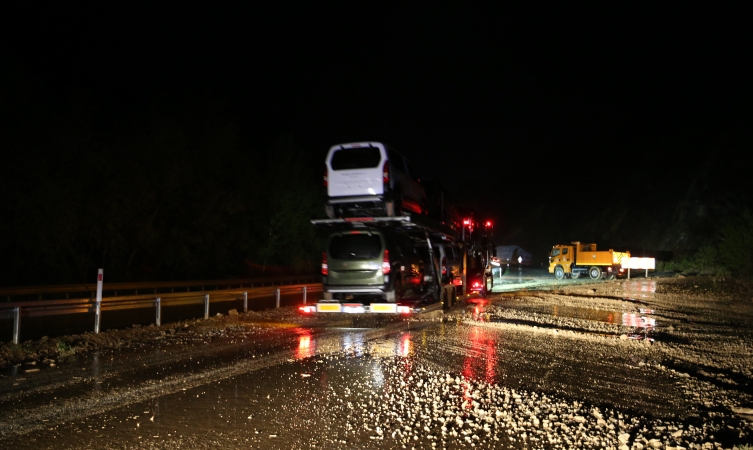 Tokat'ı sağanak ve heyelan vurdu: İstinat duvarı çöktü